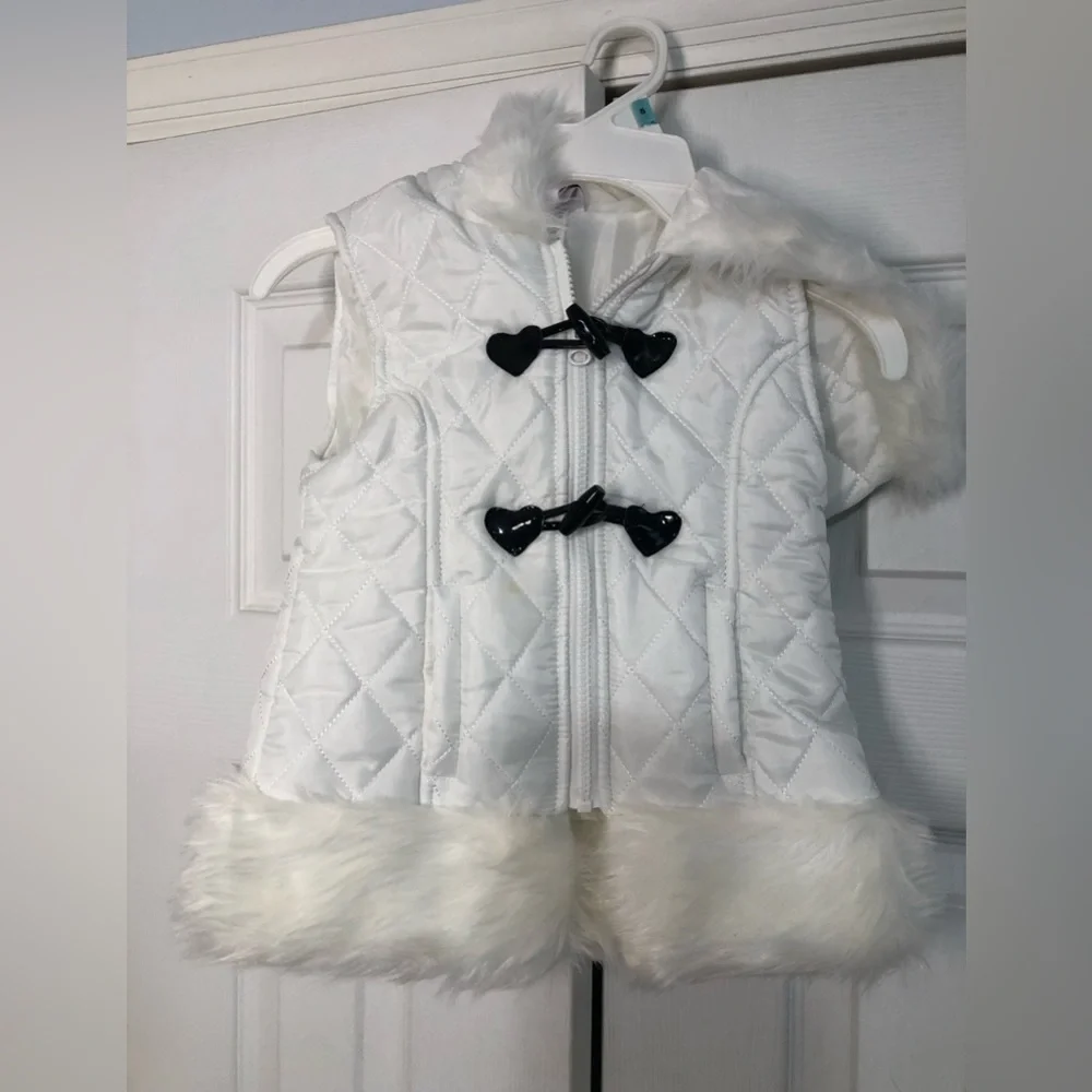 Satin flowers girls faux fur hooded white winter vest patent‎ closure heart sz 5